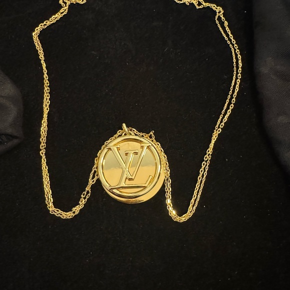 Louis Vuitton Gold Logo Necklace - Picture 3 of 10